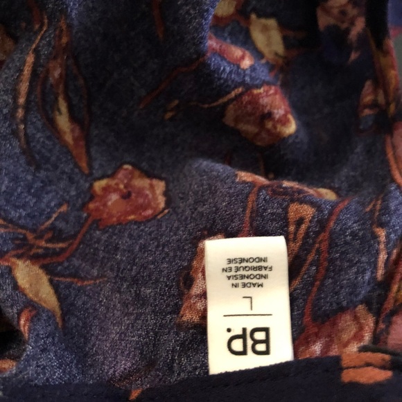 Large navy top floral off shoulder Nordstrom - Picture 8 of 8